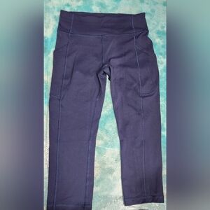 Lululemon Athletica Invigorate Crop, Navy, 17", Size 6. EUC.